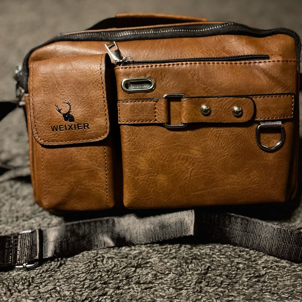 Light brown crossbody bag, faux leather. Many pockets, super cute. New